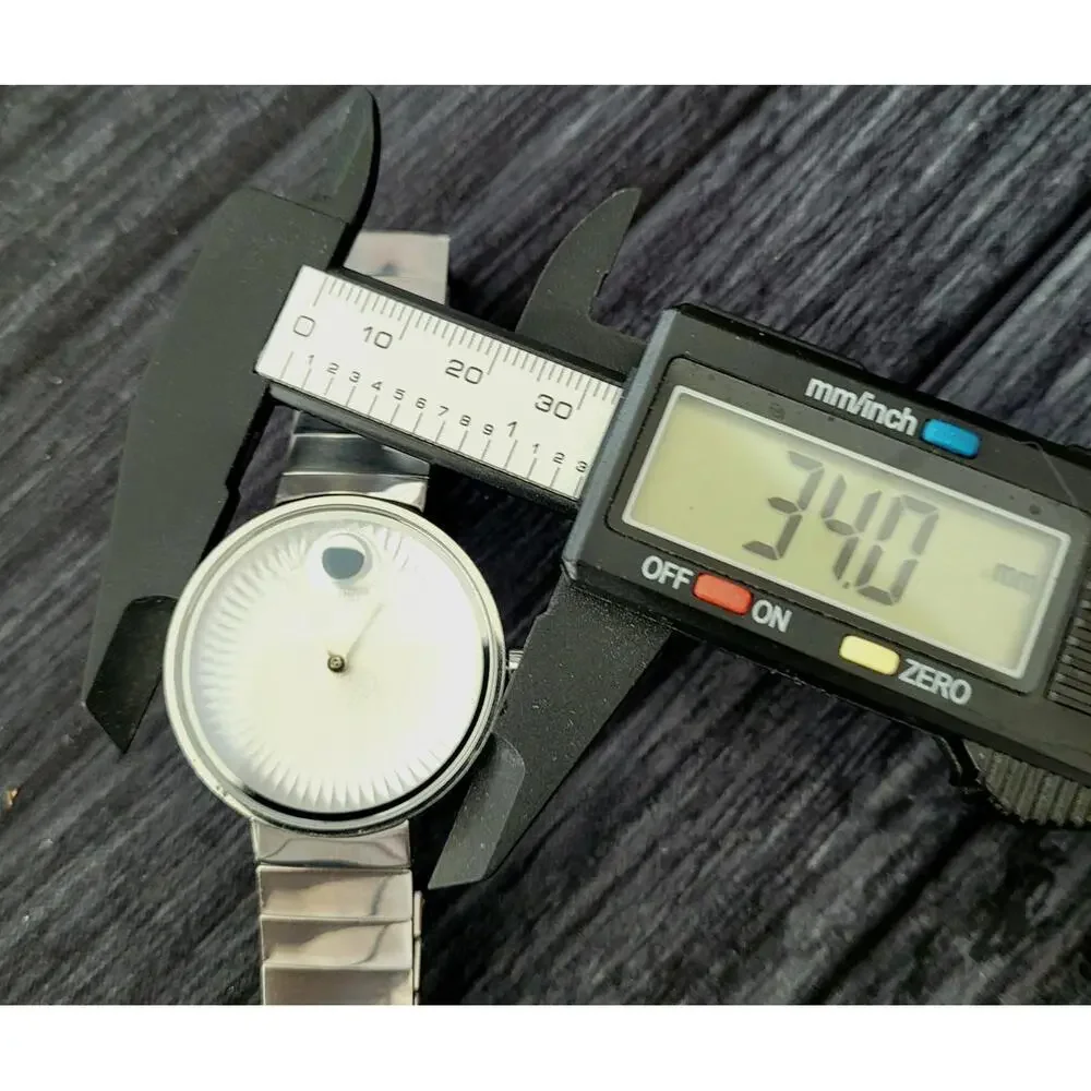Movado Edge 34mm 5.5 Inch Sapphire Crystal Ladies‎ Watch Runs